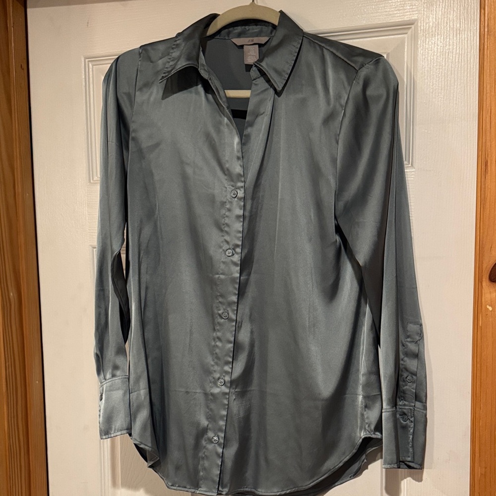 Women’s H&M Moss Green Silky Dress Shirt